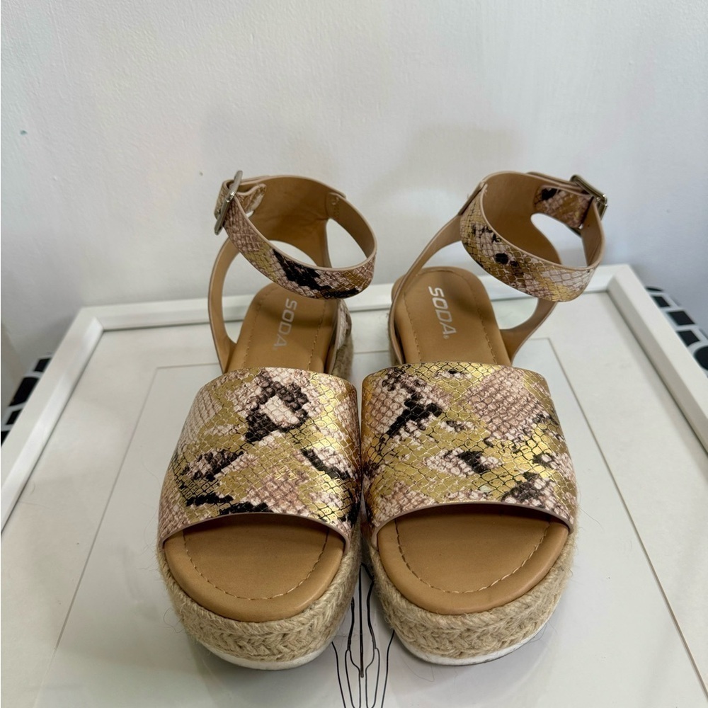 Soda Wedge Sandals ~ Size 6 1/2